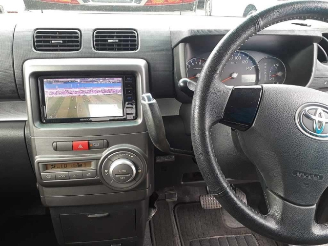TOYOTA PIXIS SPACE 2012