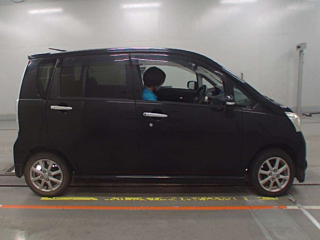 DAIHATSU MOVE 2011