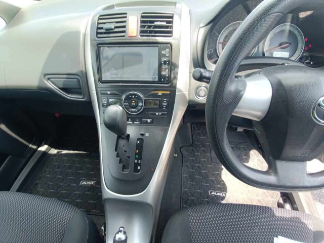 TOYOTA AURIS 2010