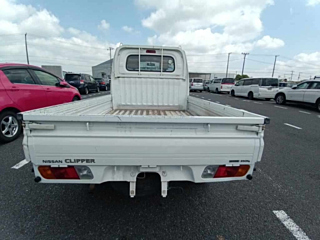 NISSAN CLIPPER TRUCK 2009
