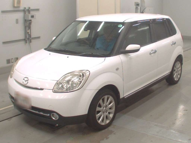 MAZDA VERISA 2010