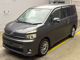 TOYOTA VOXY 2011