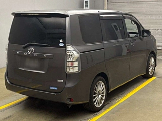 TOYOTA VOXY 2011