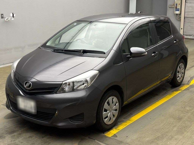 TOYOTA VITZ 2013