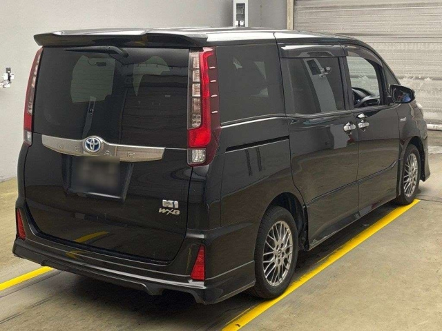 TOYOTA NOAH 2016