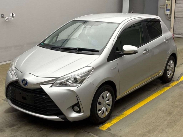 TOYOTA VITZ 2018