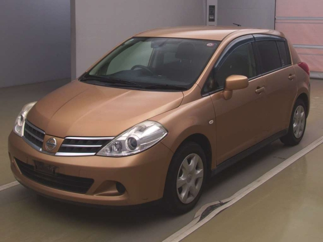 NISSAN TIIDA 2010