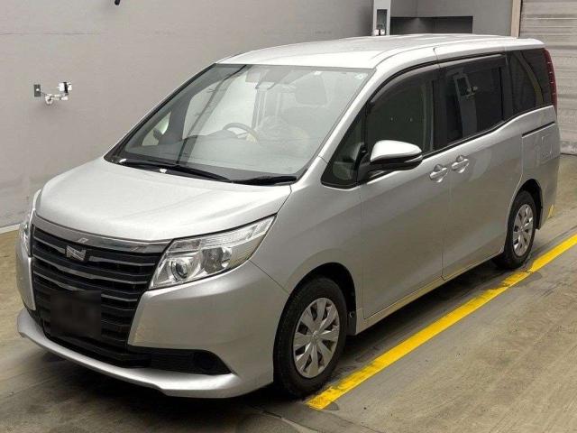 TOYOTA NOAH 2016