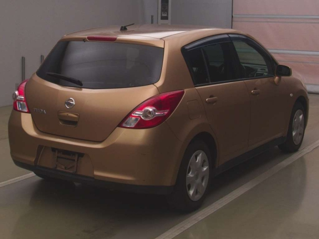 NISSAN TIIDA 2010
