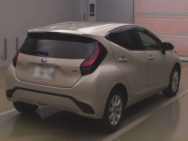 TOYOTA AQUA 2021