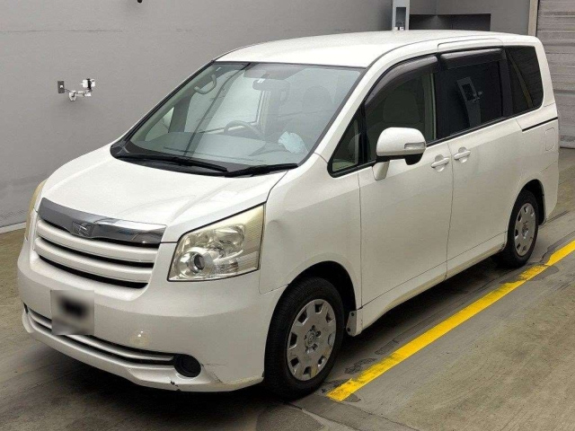 TOYOTA NOAH 2008