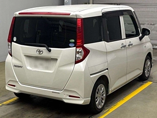 TOYOTA ROOMY 2017