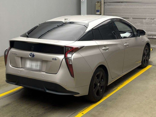 TOYOTA PRIUS 2017