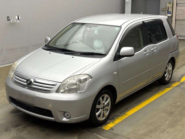 TOYOTA RAUM 2010