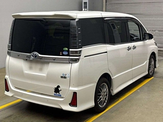 TOYOTA VOXY 2019