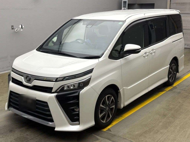 TOYOTA VOXY 2017