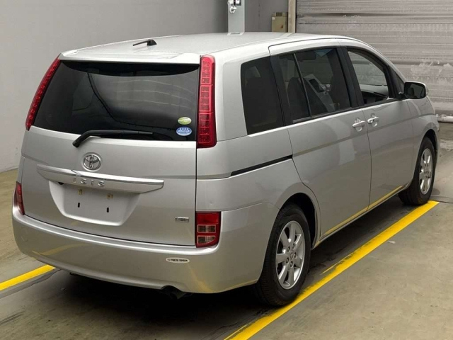 TOYOTA ISIS 2010