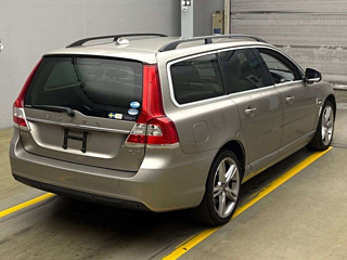 VOLVO V70 2016