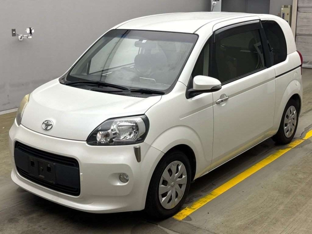 TOYOTA PORTE 2012