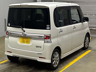 DAIHATSU TANTO 2011