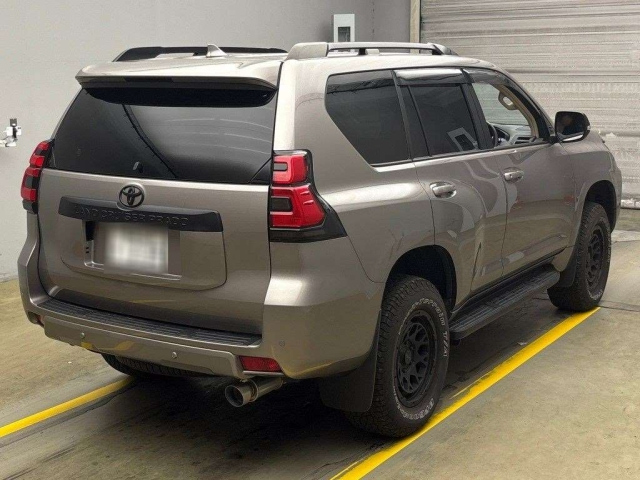 TOYOTA LAND CRUISER PRADO 2023