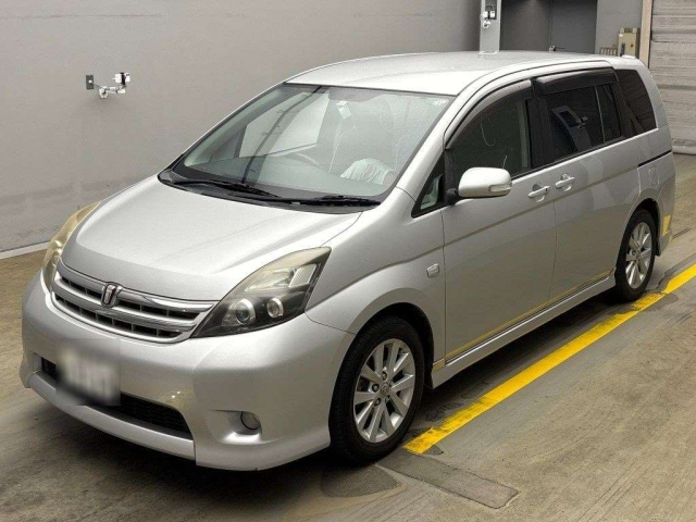 TOYOTA ISIS 2011