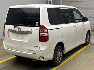 TOYOTA NOAH 2013