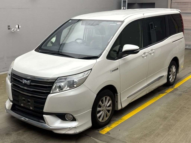 TOYOTA NOAH 2014