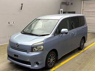TOYOTA VOXY 2009