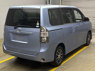 TOYOTA VOXY 2009