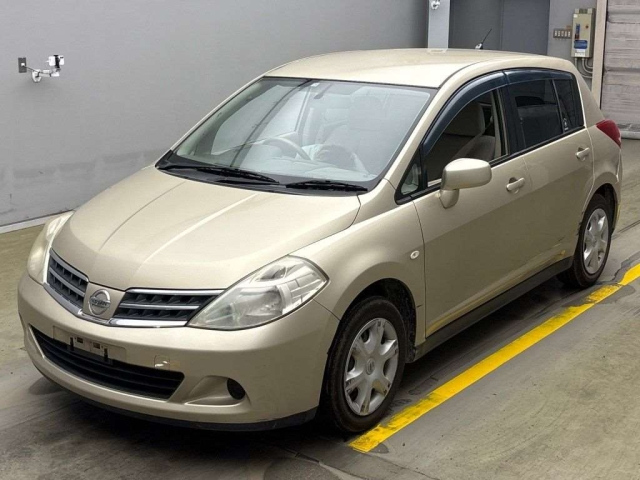 NISSAN TIIDA 2010