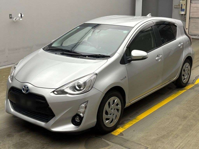 TOYOTA AQUA 2016