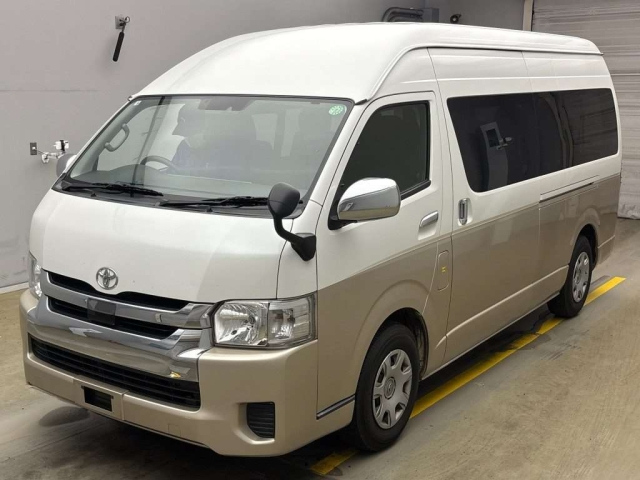 TOYOTA HIACE 2018