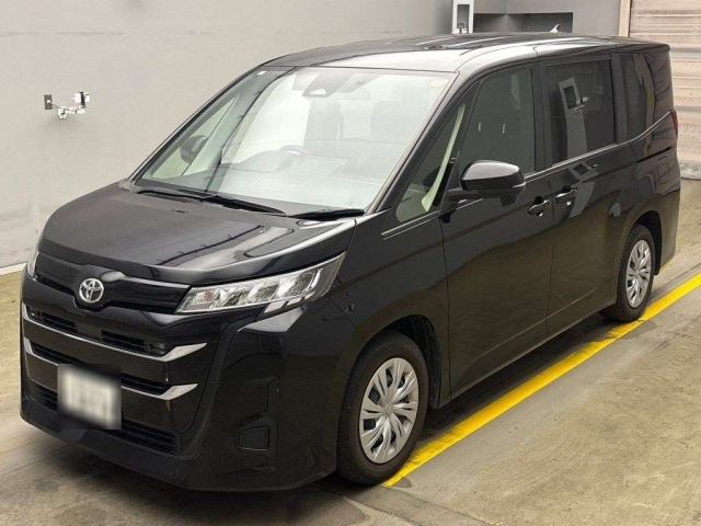 TOYOTA NOAH 2022