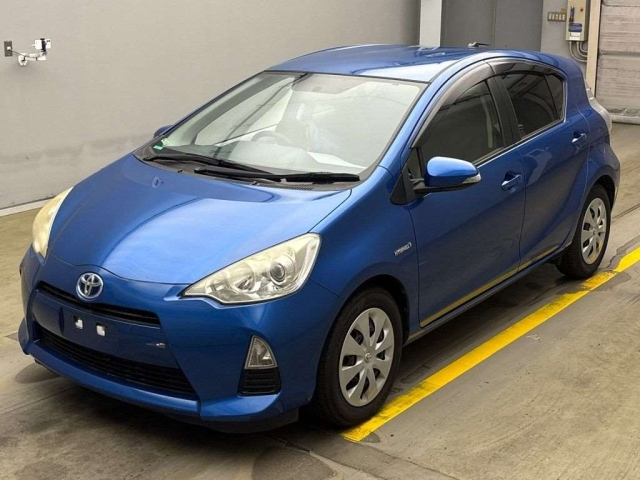 TOYOTA AQUA 2013