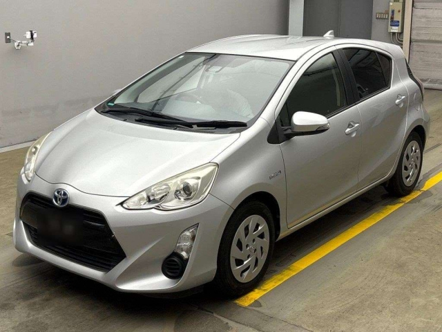TOYOTA AQUA 2017