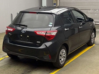 TOYOTA VITZ 2018