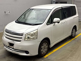 TOYOTA NOAH 2009
