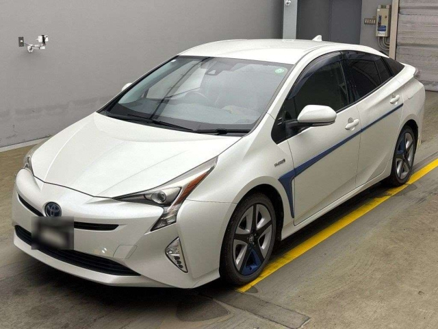 TOYOTA PRIUS 2016