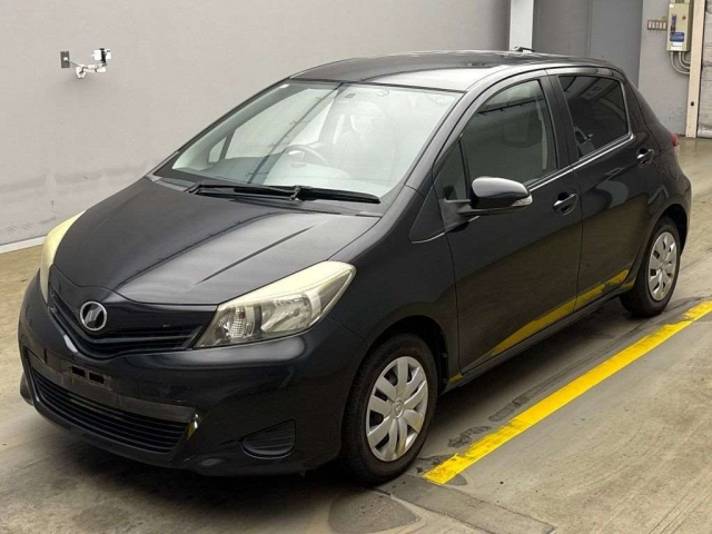TOYOTA VITZ 2011