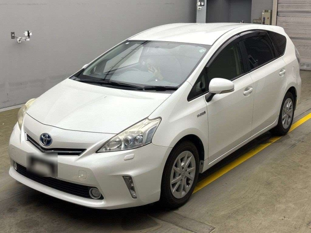TOYOTA PRIUS ALPHA 2012