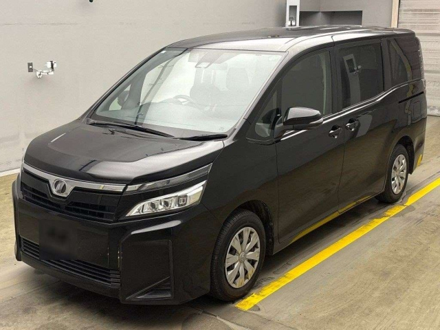 TOYOTA VOXY 2018
