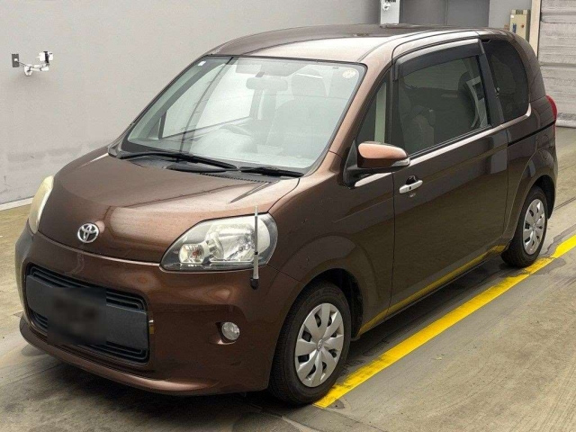 TOYOTA PORTE 2013