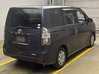 TOYOTA VOXY 2010