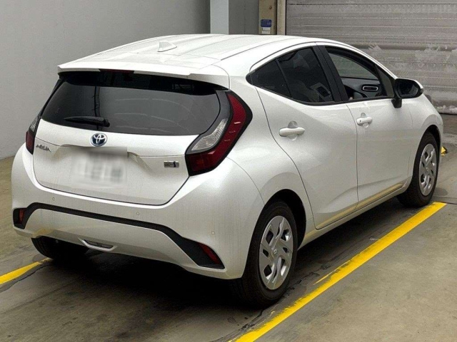 TOYOTA AQUA 2021