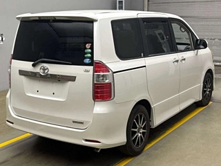 TOYOTA NOAH 2009