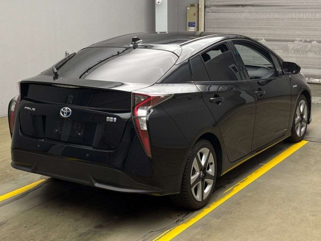 TOYOTA PRIUS 2017