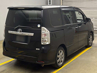 TOYOTA VOXY 2009