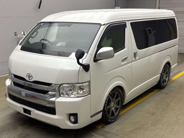 TOYOTA HIACE 2018