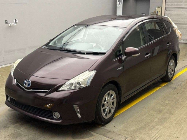 TOYOTA PRIUS ALPHA 2014